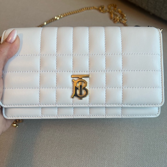 Burberry White Quilted Lola crossbody Bag/Clutch - Picture 2 of 9